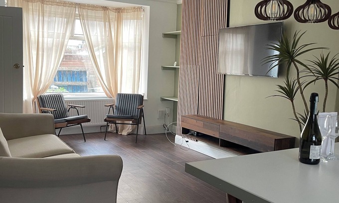 Chatham House | Lovely Premium Chatham Home