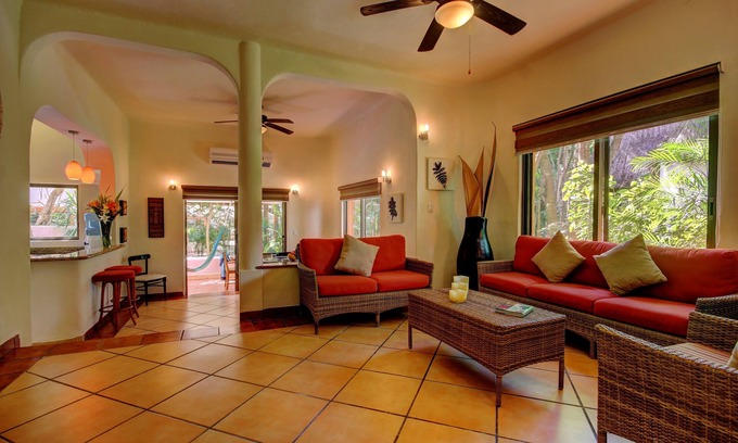 Gonzalo Guerrero House | Lovely & Relaxing Garden Villa