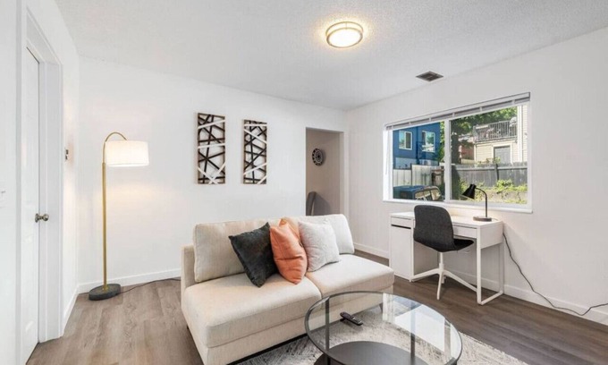 Hilltop Apartment | Lovely Remodeled 1BR in DT Tacoma - 6