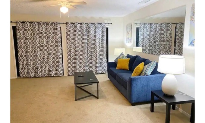 Crosby House | Lovely Spacious 2 Bedroom condo