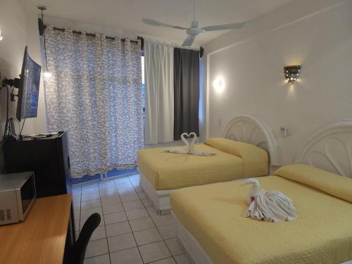 Almacen Apartment | Lovely studio apartment with balcony AC & wi-fi, minutes from downtown!