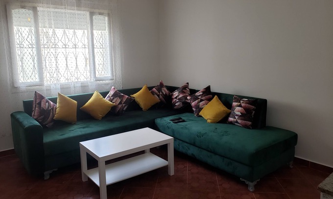Branes Apartment | Lovely Sunny 1-bedroom appart/home free parking Netflix.