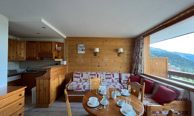 Meribel-Mottaret Apartment | Lovely sunny apartment at the foot of the slopes with south-facing balcony