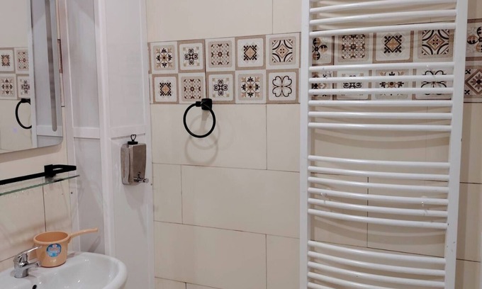 Skikda Apartment | Lovely, sunny f3 with garage for one-car parking
