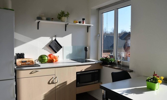 Gram Apartment | Lovely Town Apartment - Sleeps 5, Parking & Garden
