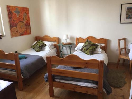 Kentish Town Apartment | Lovely Twin Room with Terrace