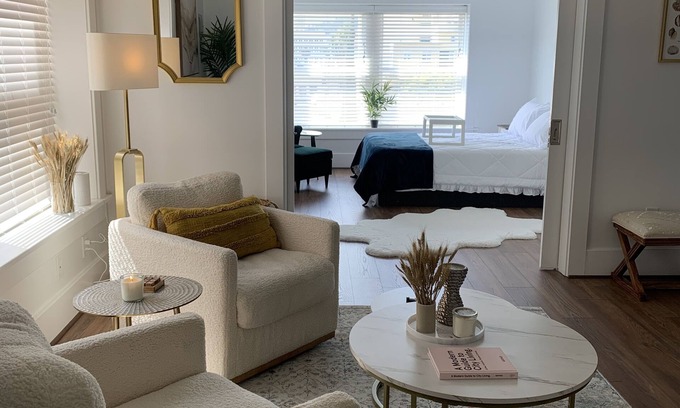 Hollywood Hills West Apartment | Lovely unit in heart of Hollywood
