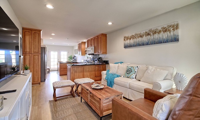 Oxnard Shores House | Lovely vacation home - 10-min walk to the beach!