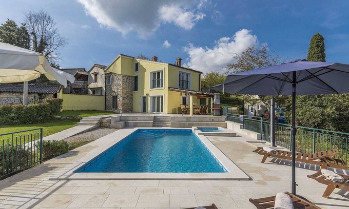 Rakotule Villa | Lovely villa with swimming pool