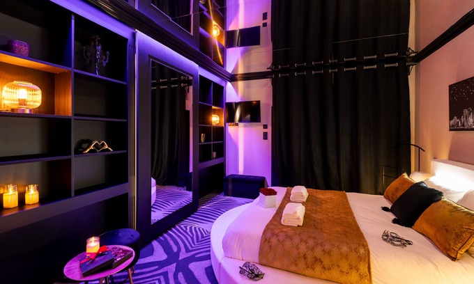 Vannes Apartment | Loveroom Le Côté Secret - Sauna Balnéo Chambre Romantique