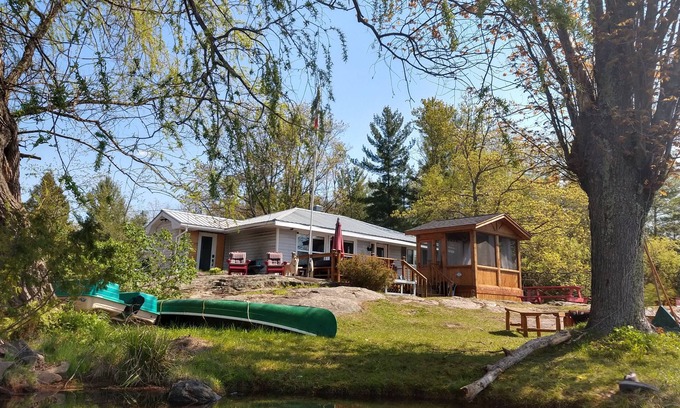 Selwyn Cottage | Lovesick Lake Cottage