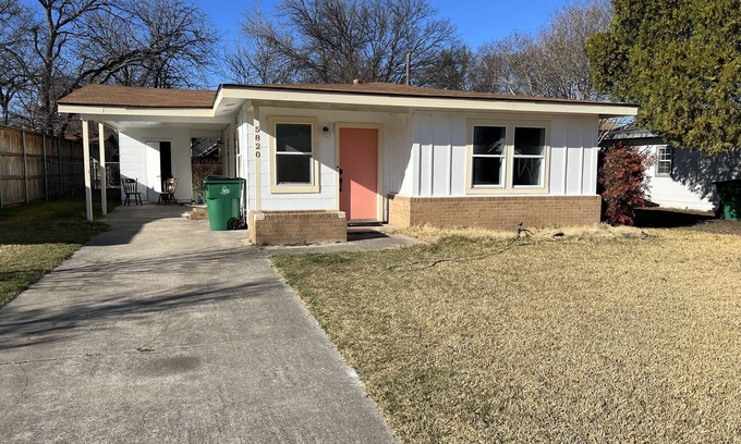 Westworth Village House | Low FEES! King Beds. Free Parking, Wi-Fi, & Coffee