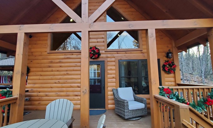 Gatlinburg - Pigeon Forge Cabin | LOW LOW rates for Sept. Come and enjoy the cabin in the mtns at a GREAT Rate