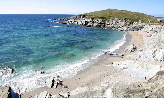 Newquay House | LOWENZA: Luxury 2 bed, 2 bath house, central Newquay, balcony,parking,sea views.