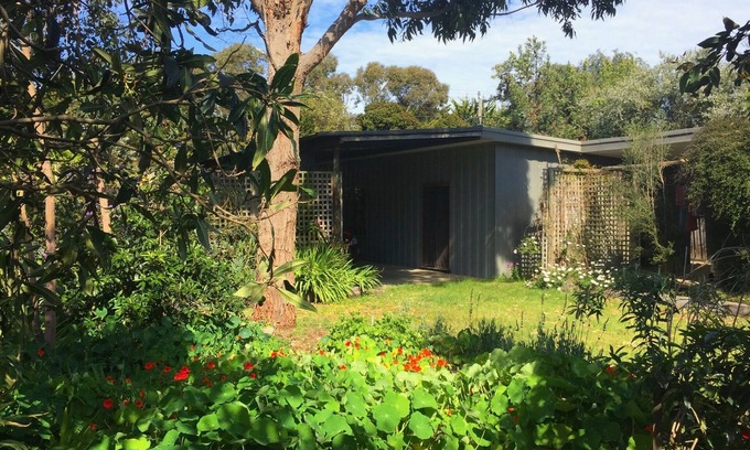 St Leonards House | Lower Bluff Hideaway. Prime location. Milly's Beach/Ramsar site. Pets welcome.