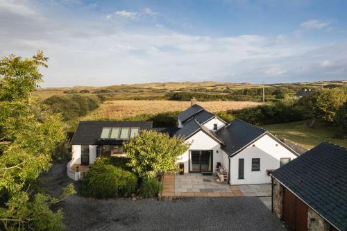 Llangennith House | Lower Mill - 3 Bedroom - 5* Retreat - Llangennith