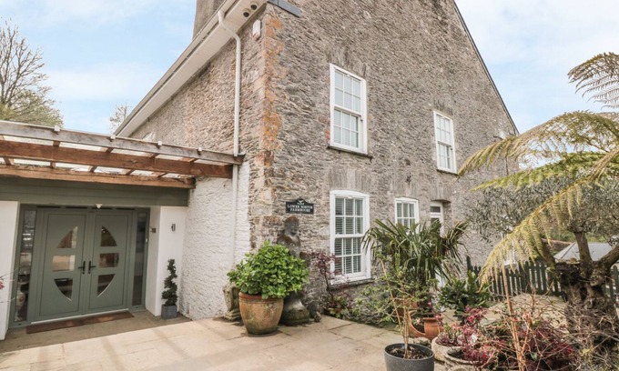 Dartmouth Cottage | LOWER NORTON FARMHOUSE, pet friendly, with open fire in Dartmouth