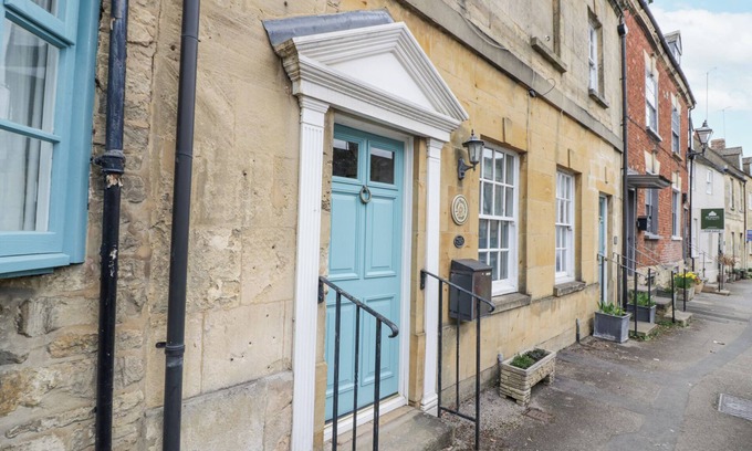 Winchcombe Cottage | LOWER PACK HORSE COTTAGE, family friendly in Winchcombe