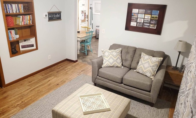 Fargo Apartment | Lower Unit-Hawthorne Area-15 min walk 2 Dwtn Fargo