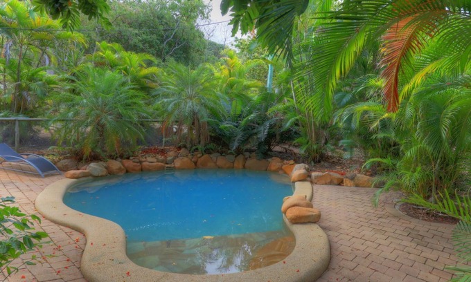 Arcadia Apartment | Loyang Apartment 2 - Fantastic value island getaway with complex pool and short stroll to Alma Bay