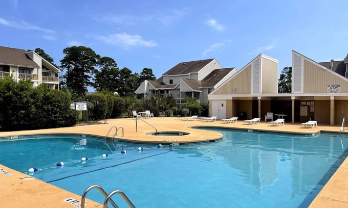 Little River Apartment | LR2 Bay Tree great studio + pool in Little River