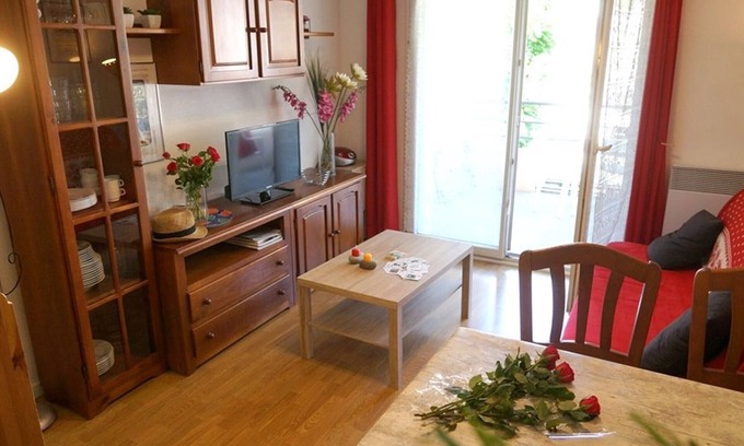 Bagneres-de-Luchon Apartment | Luchon: Appartement 2 Ch, Grand Balcon, Parking, WiFi, Près Thermes