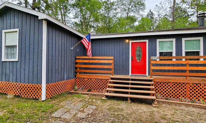 Hillister House | "Lucky Lake House" Quiet community, minutes from Naskila Casino and Restaurant!