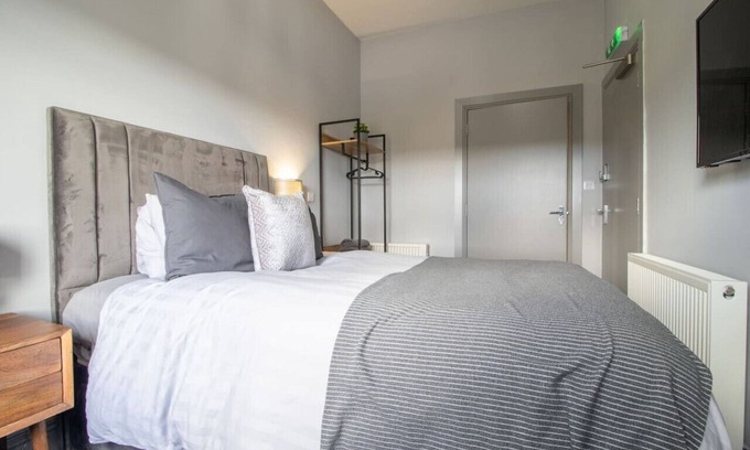 Kilmarnock Condo | Lugton Rooms - Twin bedroom suite