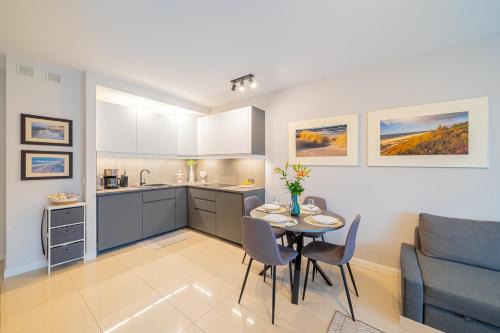 Grzybowo Apartment | Lulu Apartments - NoMoreRain - Apartament 2-pokojowy Grzybowo - klimatyzacja, Netflix