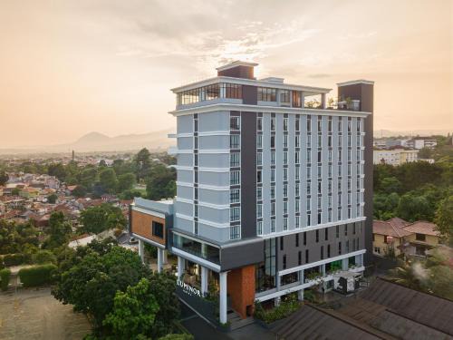 Bogor Tengah Hotel | Luminor Hotel Padjadjaran Bogor by WH