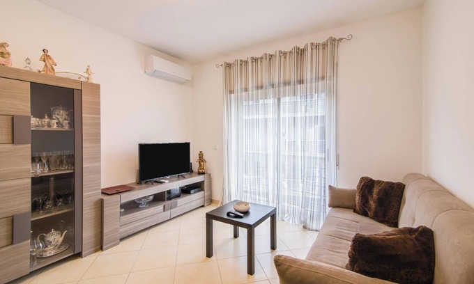 Montechoro Apartment | Luminous Apartment Oura Nascente close to the Sea with Balcony & Wi-Fi