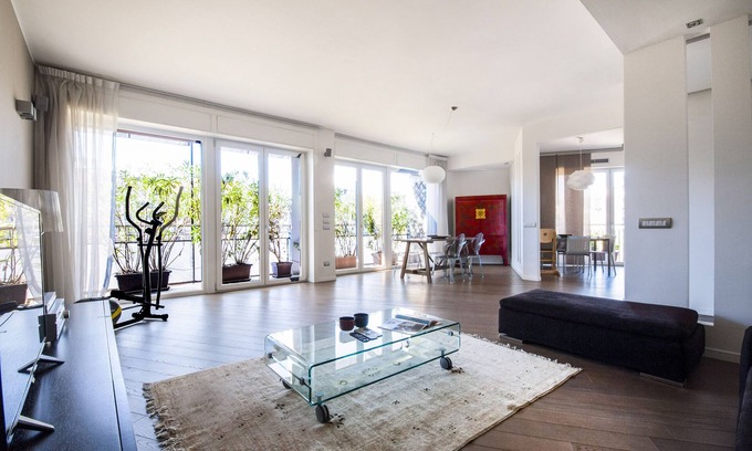 Navigli Apartment | LUSH CONTEMPORARY FLAT: wide and modern apartment - 3 BDR, 6 GUESTS