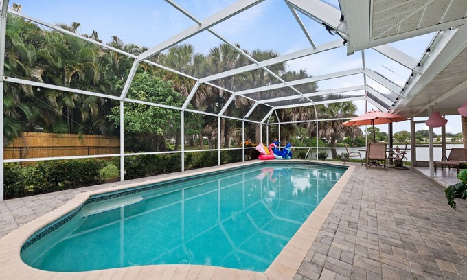 Laurel House | LUSH WATERFRONT HEATED POOL HOUSE! CUL-DE-SAC! NORTH JETTY BEACH! SIESTA BEACH!