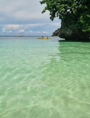 Yapak Apartment | Lushfield Boracay Guest House