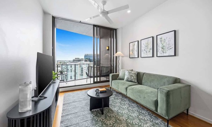 Newstead Apartment | Lux 17th Floor apt. w/King Beds, Gym & Parking