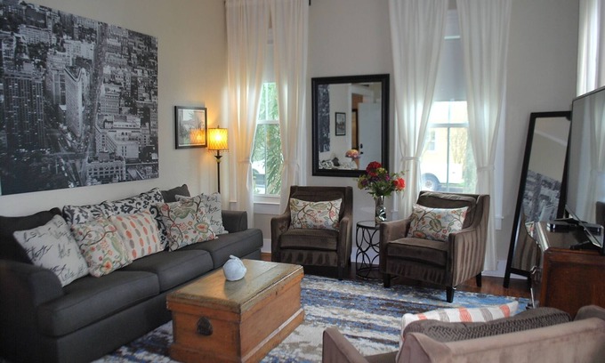 San Jacinto Apartment | Lux 2/1 -Steps 2 BEACH! Huge Living Room ☆ Self Check in ☆ Bikes ☆Grill