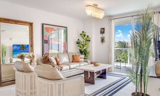 Highland Garden Apartment | Lux 3BR City-View Retreat in Hollywood, 4th Floor