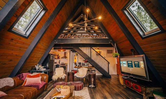 Upper Moonridge Cabin | Lux Boho A-Frame Cabin Serene 4 min to Ski