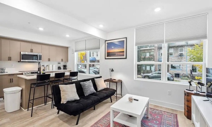 Brookland Bed & Breakfast | LUX Brookland Retreat | Close to Shops Restaurants