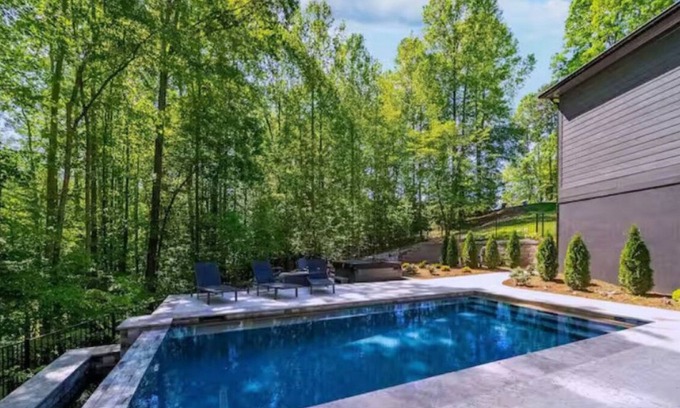 Mooresville House | Lux Lakefront Escape—Pool—Hot Tub—Poker—Fire Pit!