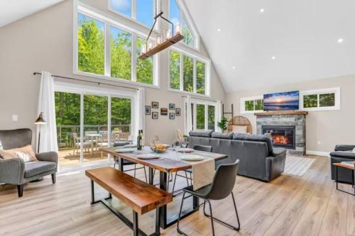 Dysart et al House | Lux Summer Getaway with Hot Tub, Sauna, EV charger