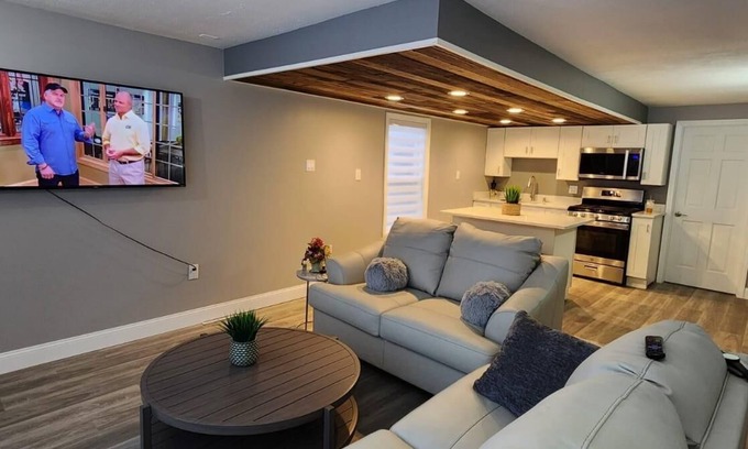 Utica Apartment | Lux Utica Retreat