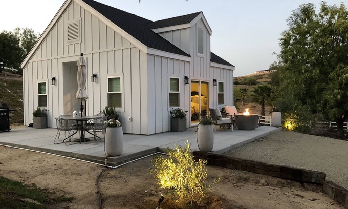 Temecula House | Lux Vineyard Escapes-Stylish Modern Barn