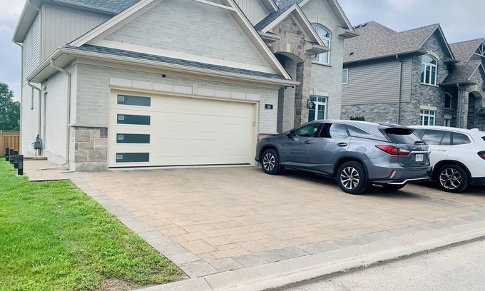 London House | Luxe 3-bedroom unit in North London, close to Masonville and Western University
