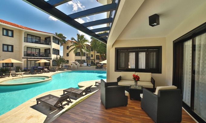 Los Maestros Apartment | Luxe All-Inclusive 2-Bedroom Royal Suite