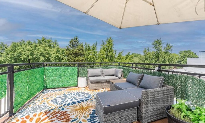Trinidad Apartment | Luxe City Retreat Roof Deck Getaway