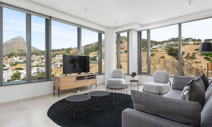 Bo'Kaap Apartment | Luxe De Waterkant Apartment | WiFi | Views
