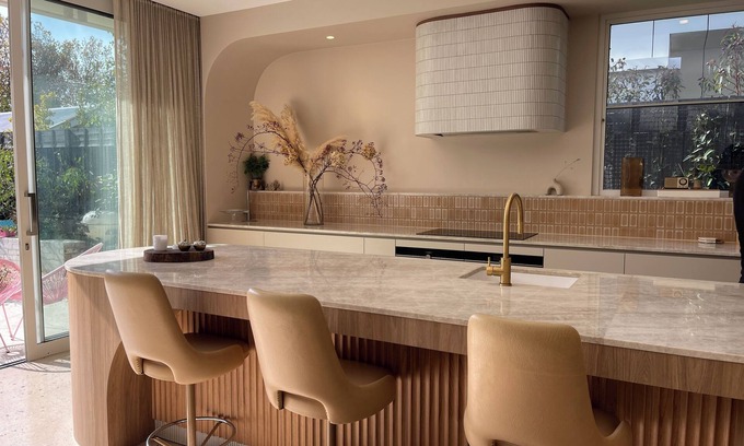 Brunswick East House | Luxe Family-sized home w Pool
