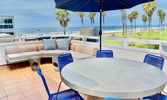 South Mission Beach House | LUXE HOME SLEEPS 20 MISSION BEACH PARKING 4 CARS