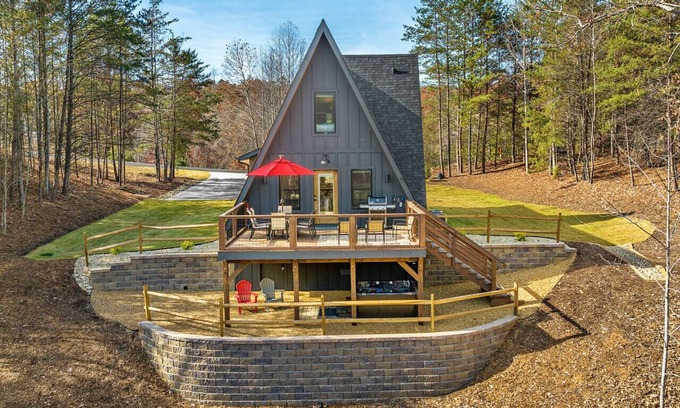 Mill Spring House | Luxe Lakefront Private Dock Kayaks Hot Tub Fire Pit EV Charger